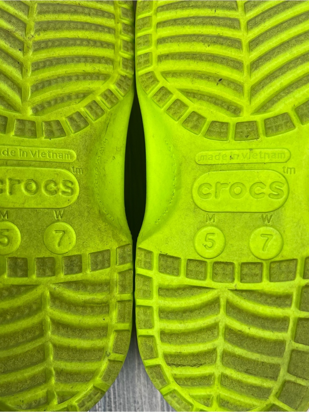Crocs Shrek Women's 7 - Picture 12 of 12